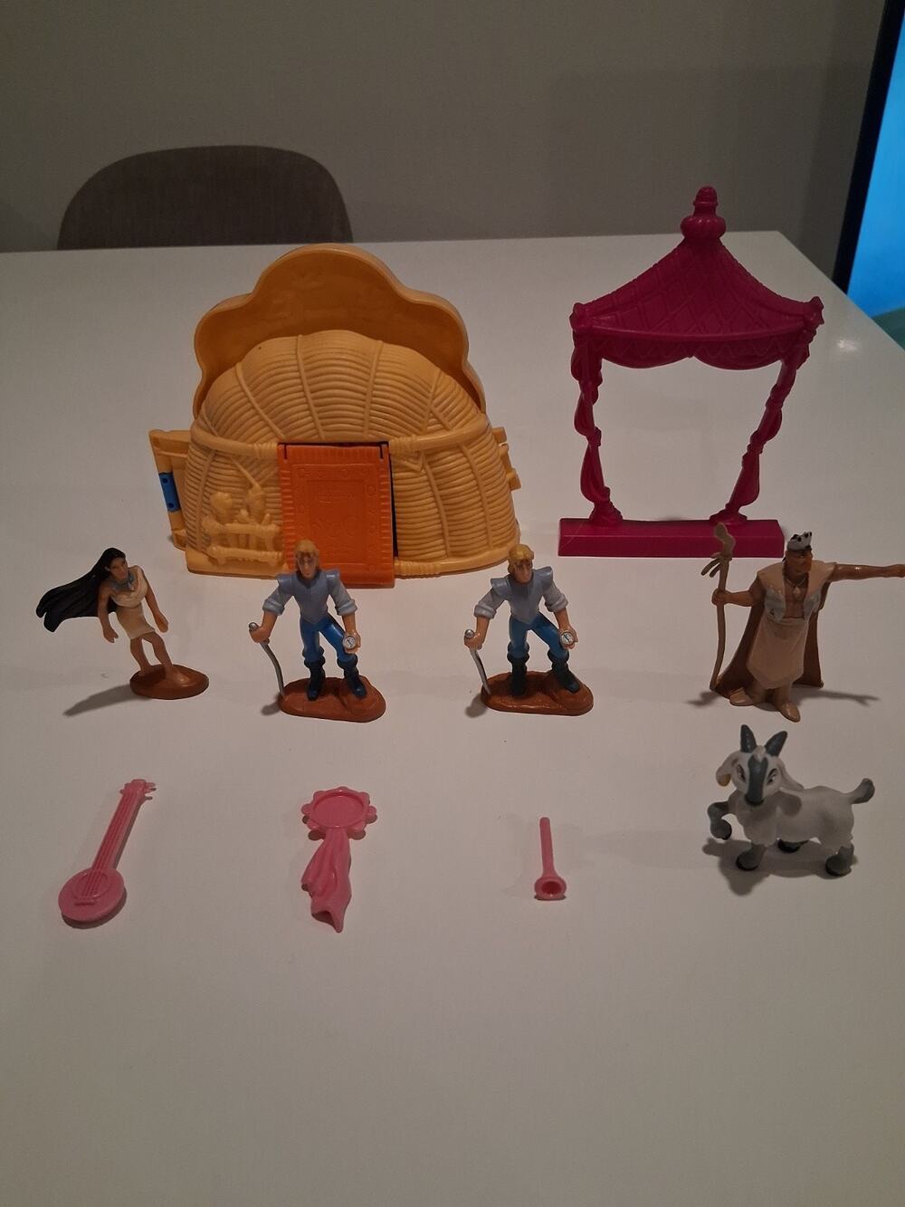 Vtg 1994 Disney Pocahontas Once Upon A Time Playset Lot Mattel Figures Hut 90s